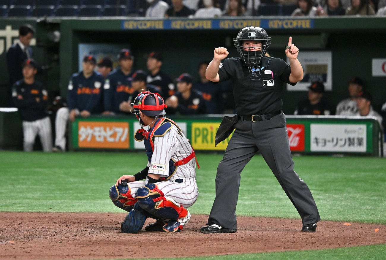 日本対韓国　9回表、平良はピッチクロック違反を取られる（撮影・滝沢徹郎）