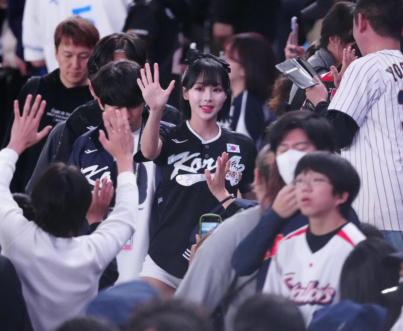 日本対韓国　試合後、引き揚げる韓国のチアリーダー（撮影・江口和貴）