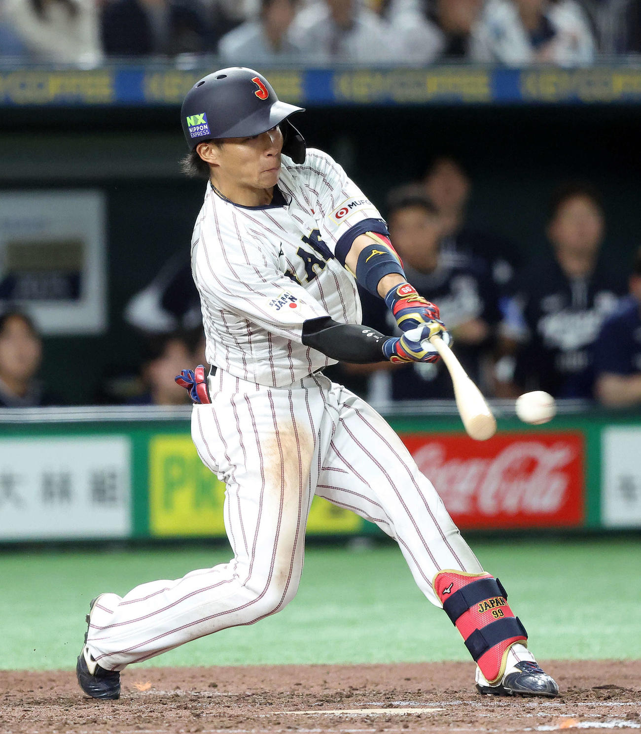 日本対韓国　7回裏日本1死一塁、左前打を放つ野村（撮影・河田真司）