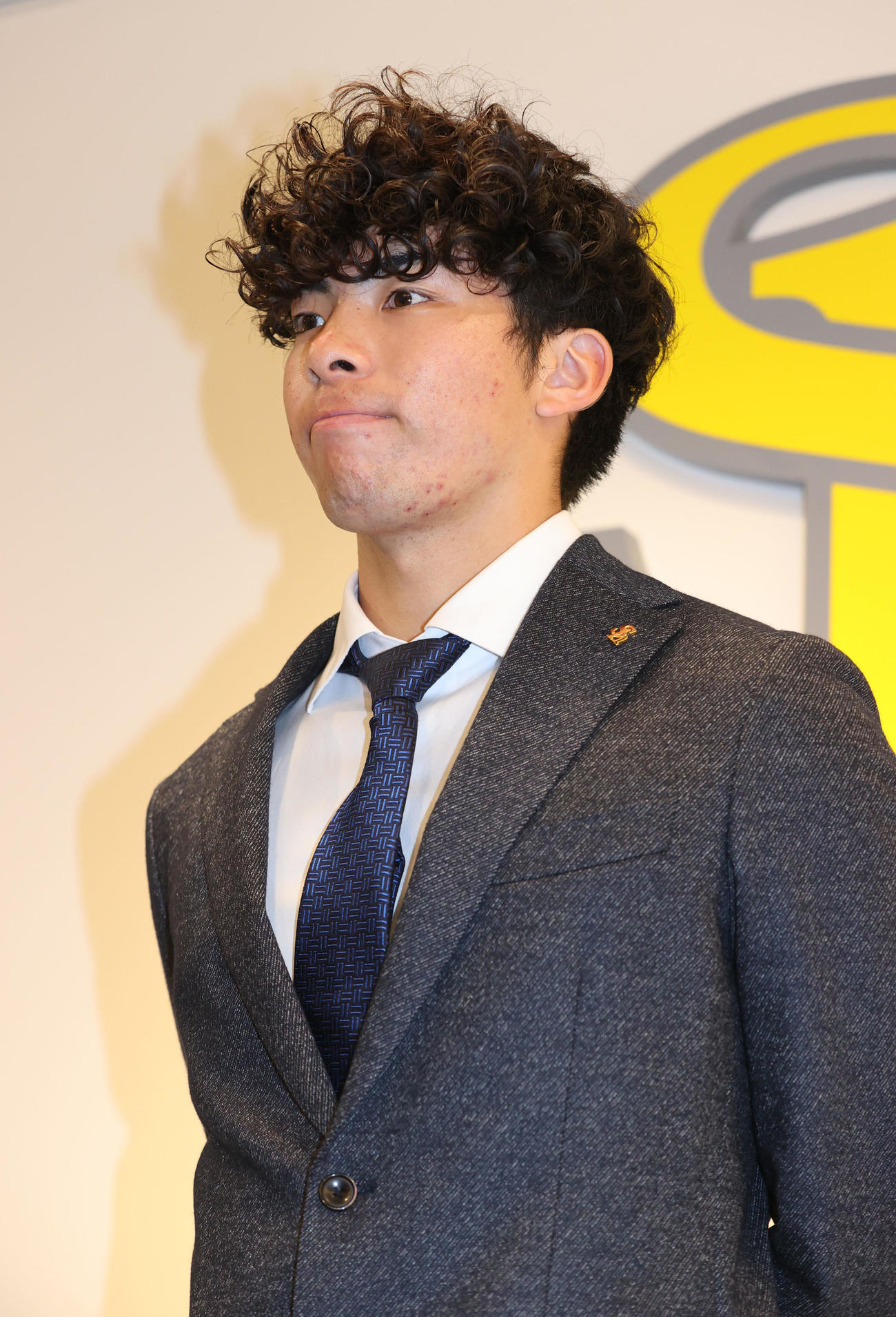 契約更改を終えたソフトバンク村上（撮影・梅根麻紀）