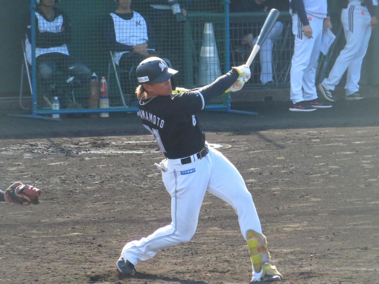 ロッテ対斗山ベアーズ　1回裏2死一塁　左越え2ランを放った山本（撮影・星夏穂）