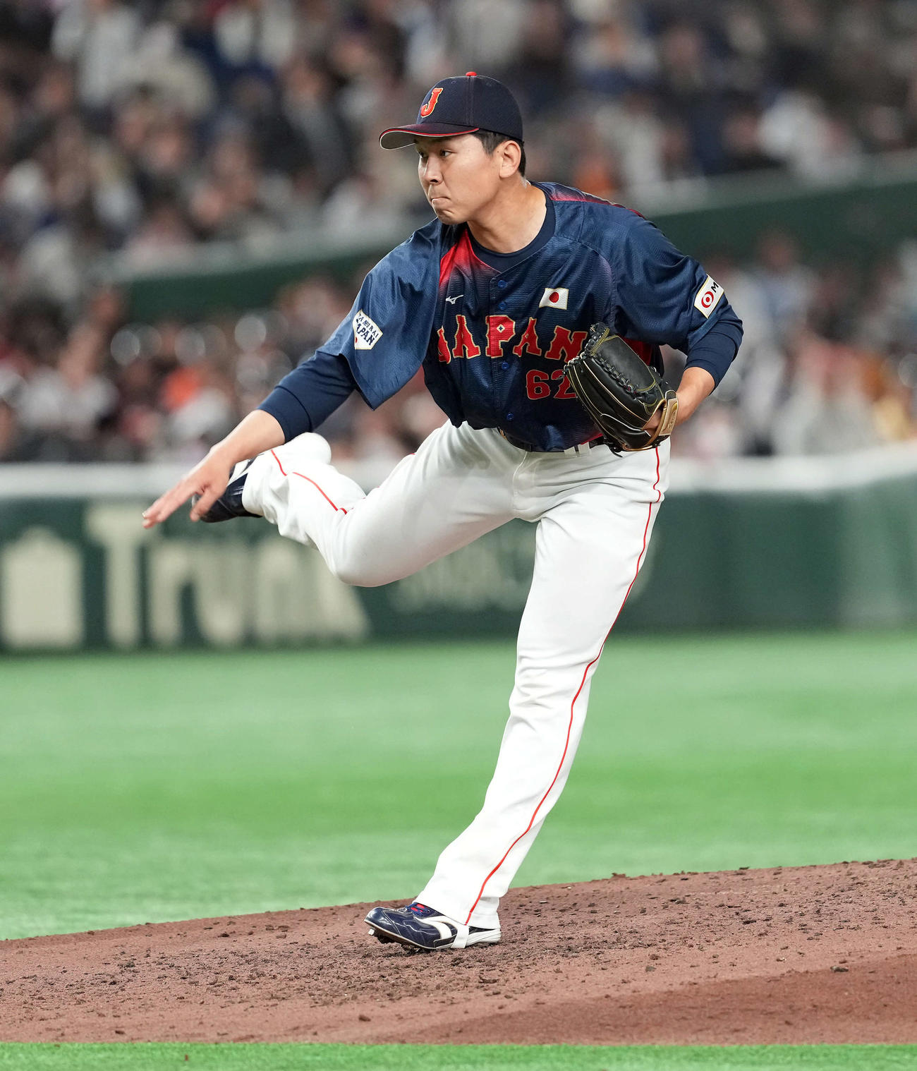 韓国対日本　4回からマウンドに上がった日本西口（撮影・たえ見朱実）