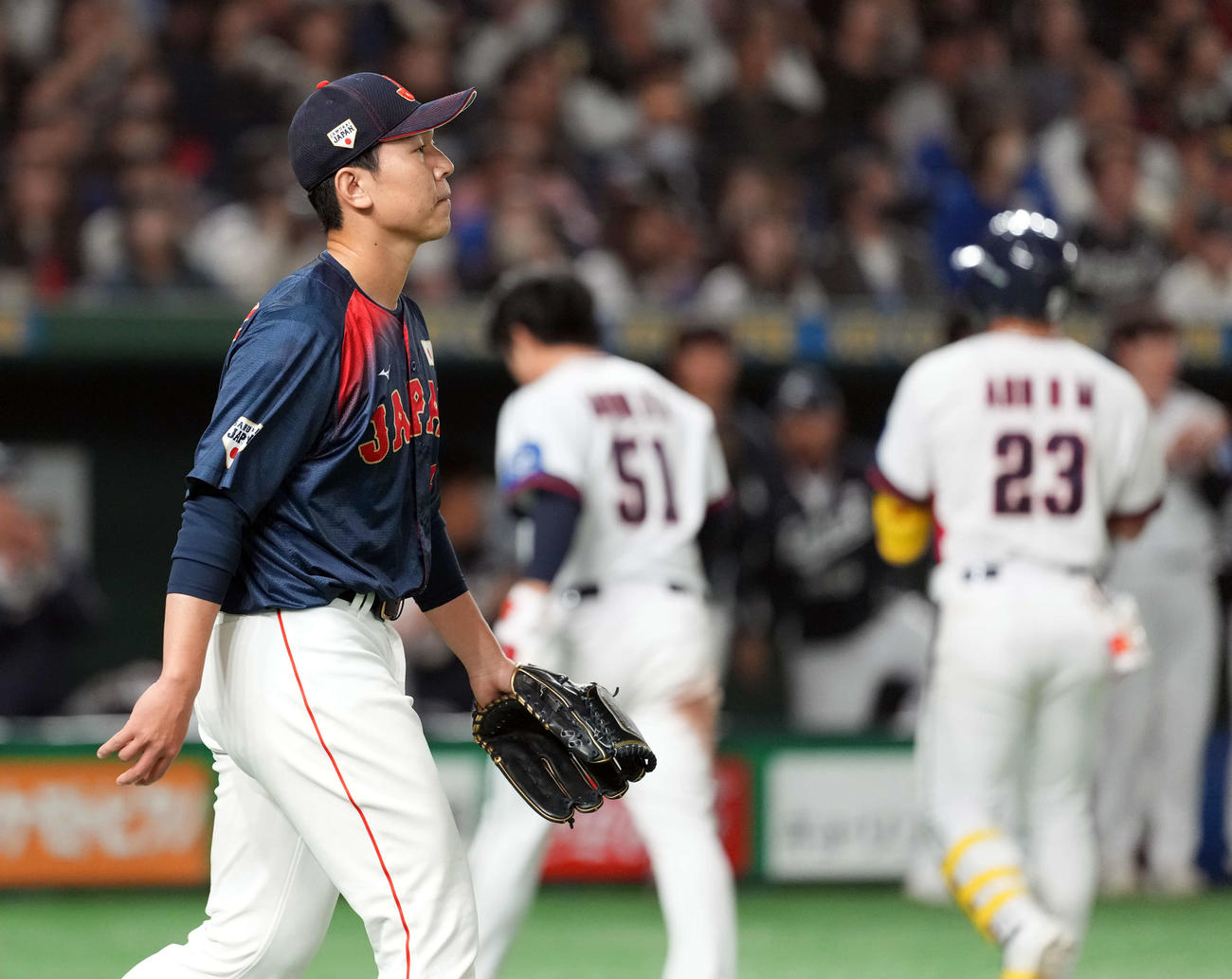 韓国対日本　4回裏韓国2死一、二塁、申〓（日ヘンに文）宰に勝ち越しの適時打を許す西口（撮影・たえ見朱実）