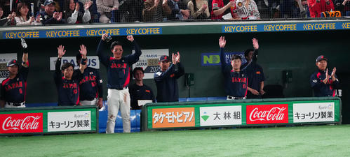 侍ジャパン】追加招集の石上泰輝が勝ち越しの2点適時打！ 西川史礁