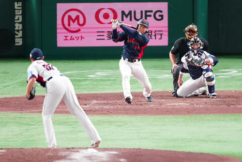 侍ジャパン】追加招集の石上泰輝が勝ち越しの2点適時打！ 西川史礁