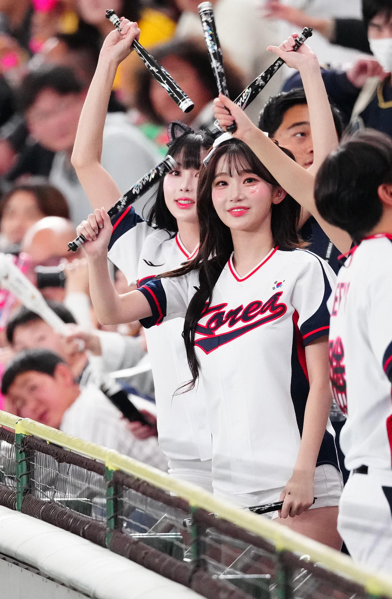 韓国対日本　盛り上がる韓国のチアリーダー（撮影・鈴木みどり）