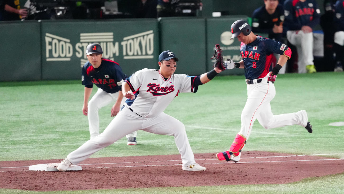 韓国対日本　4回表日本1死満塁、二ゴロ併殺に倒れる村林（撮影・鈴木みどり）