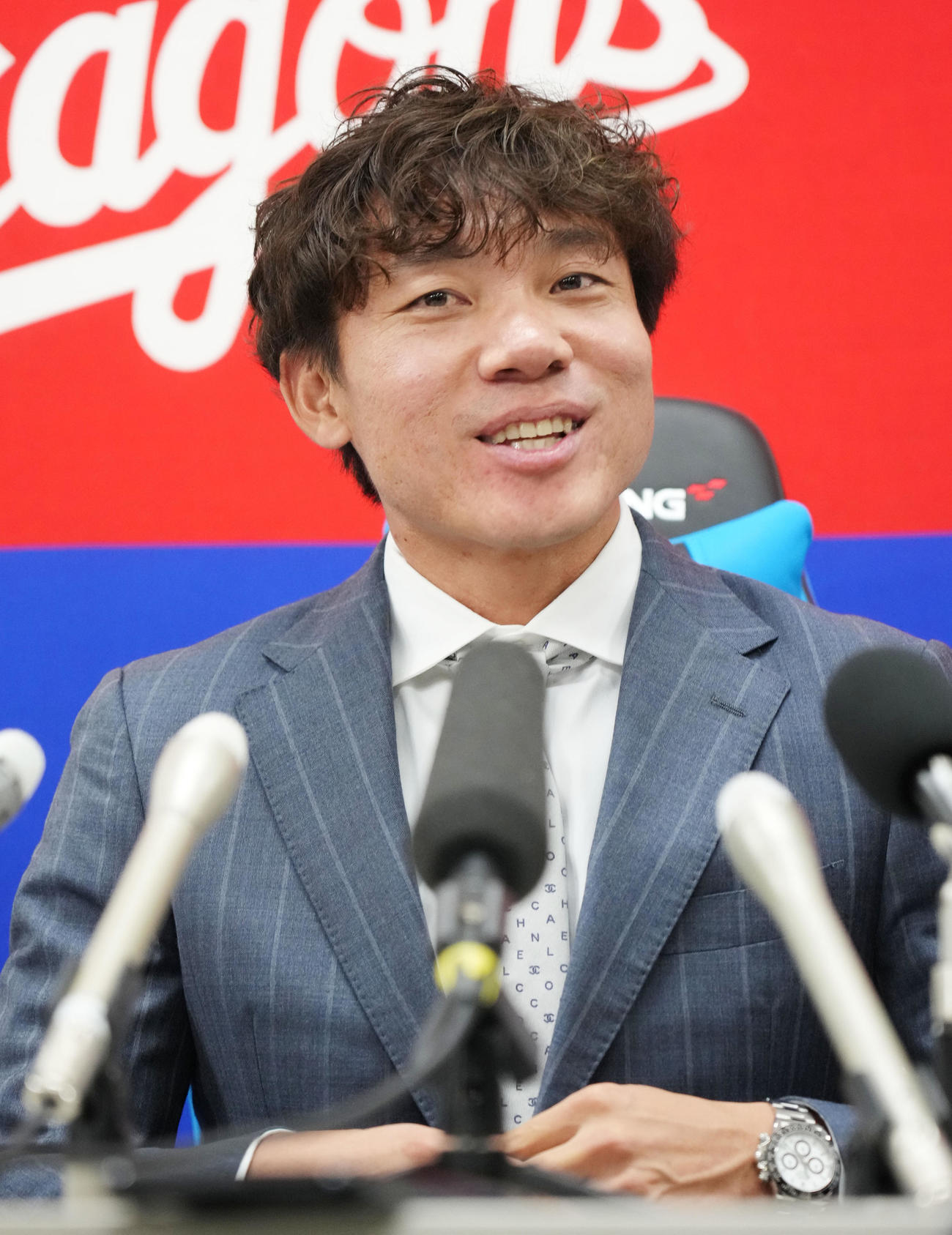 契約交渉を終え取材に応じる大島（撮影・森本幸一）