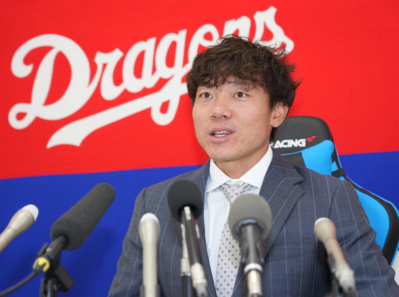 契約交渉を終え会見する大島（撮影・森本幸一）