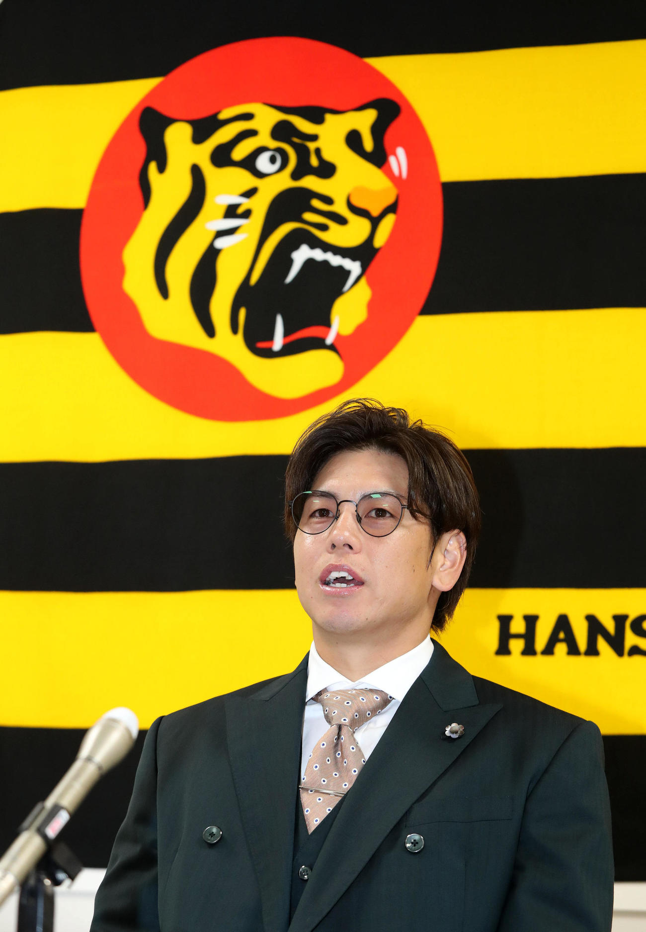 契約更改を終え会見する阪神梅野隆太郎（撮影・白石智彦）
