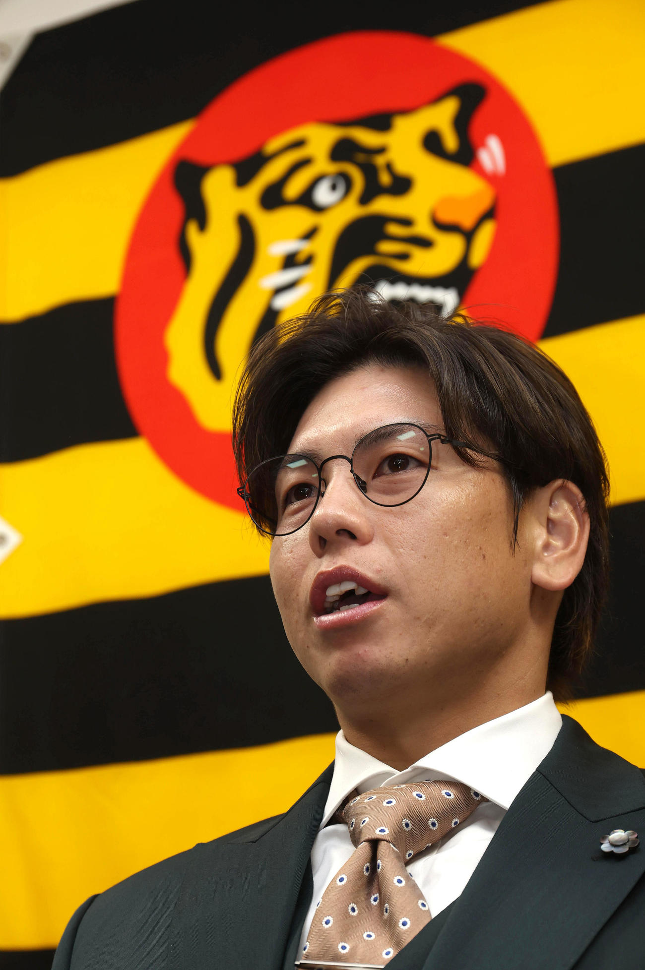 契約更改を終え会見する阪神梅野隆太郎（撮影・白石智彦）