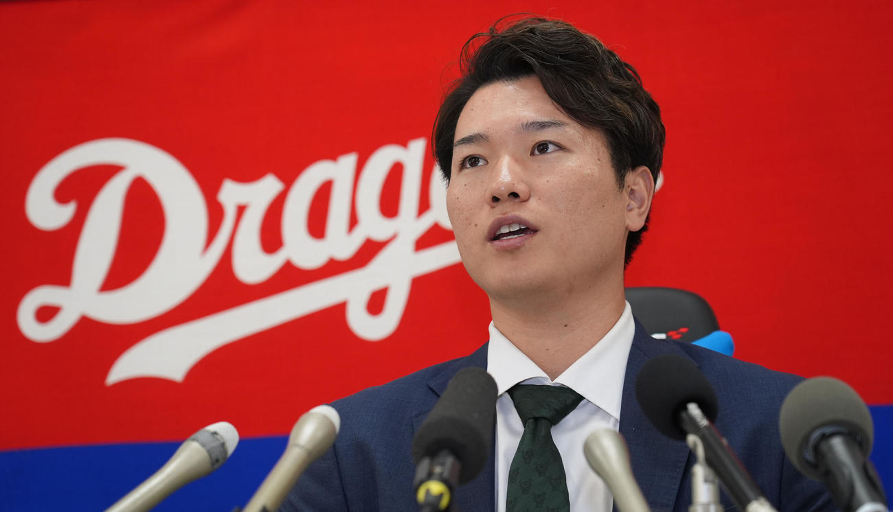 契約交渉を終え会見する清水（撮影・森本幸一）