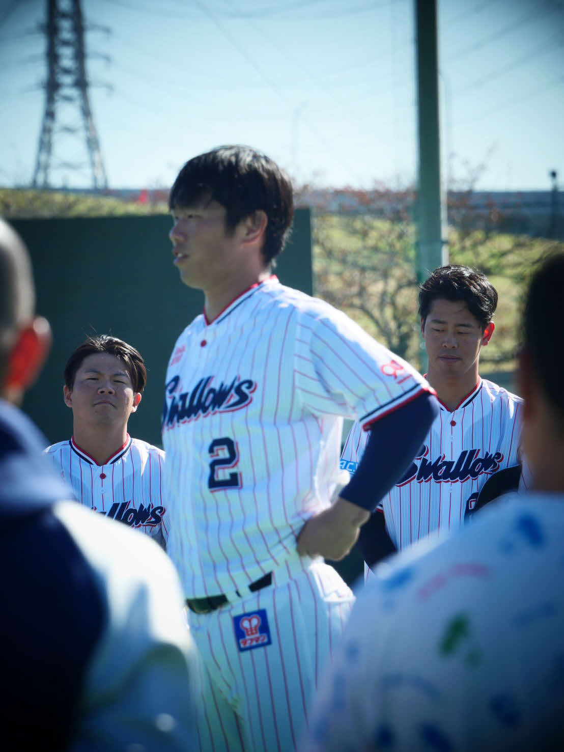 秋季練習で手締めのあいさつをするヤクルト古賀（撮影・上田悠太）
