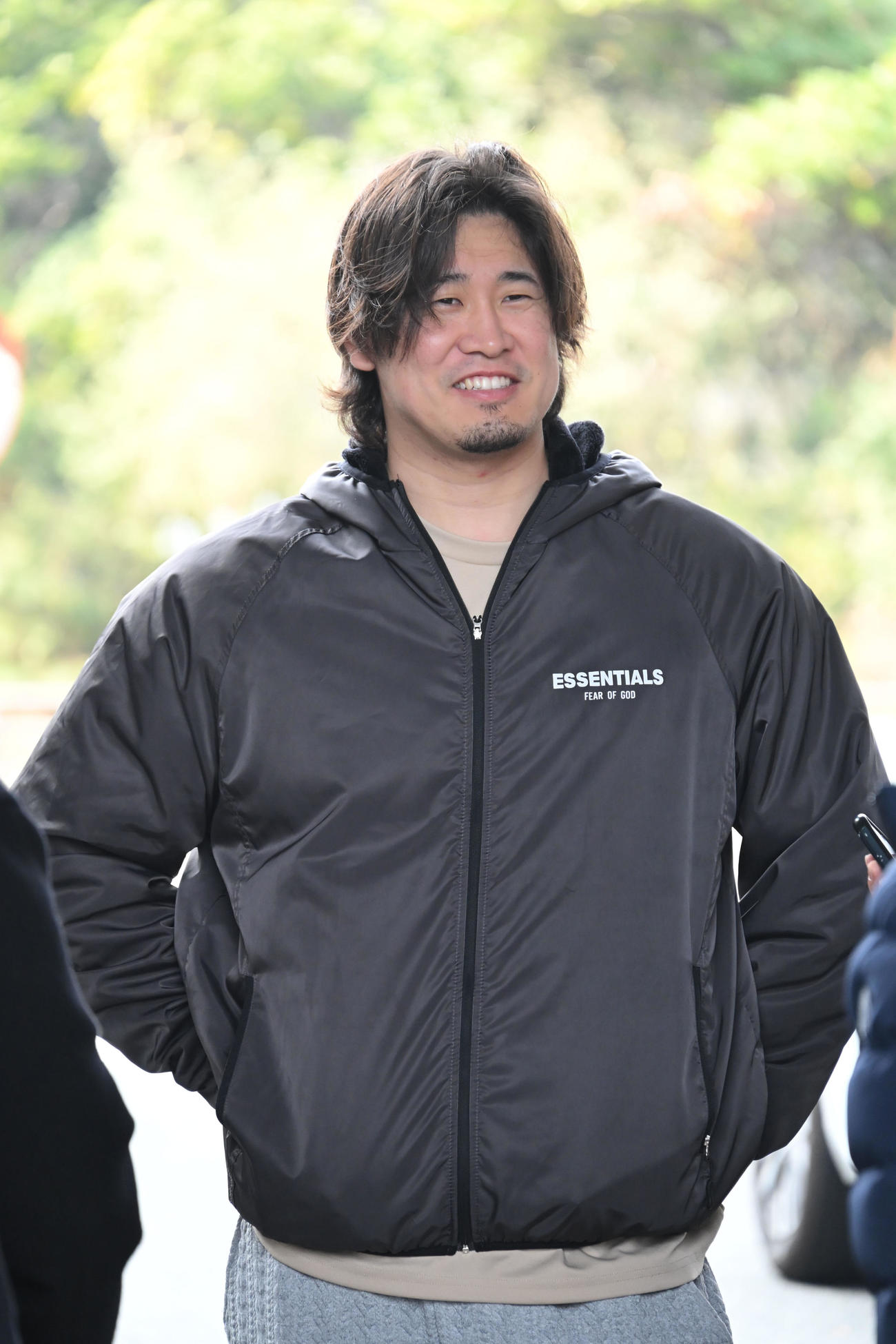 笑顔で取材に応じる杉山（撮影・林敢治）