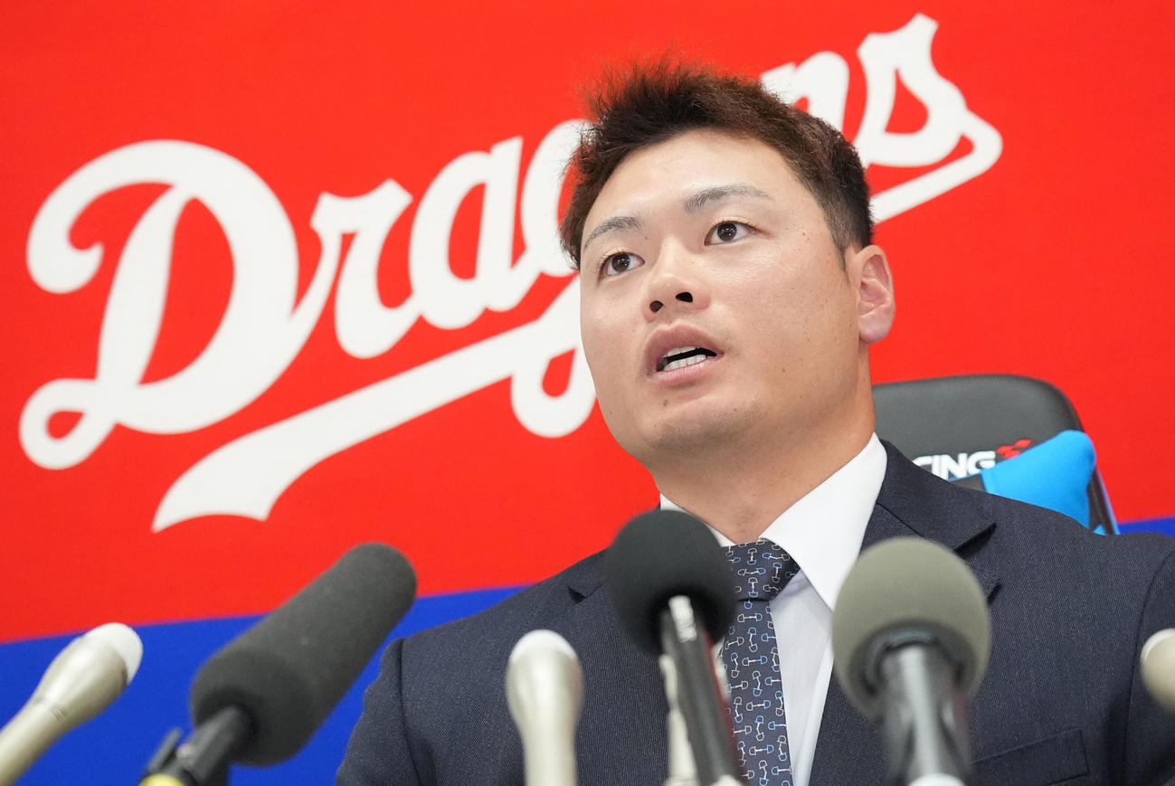 契約交渉を終え会見する細川（撮影・森本幸一）