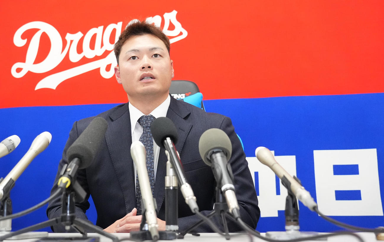 契約交渉を終え会見する細川（撮影・森本幸一）