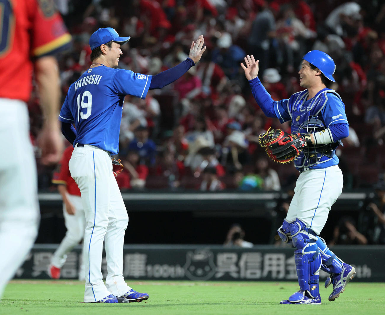 高橋宏（左）と加藤匠＝2025年8月2日