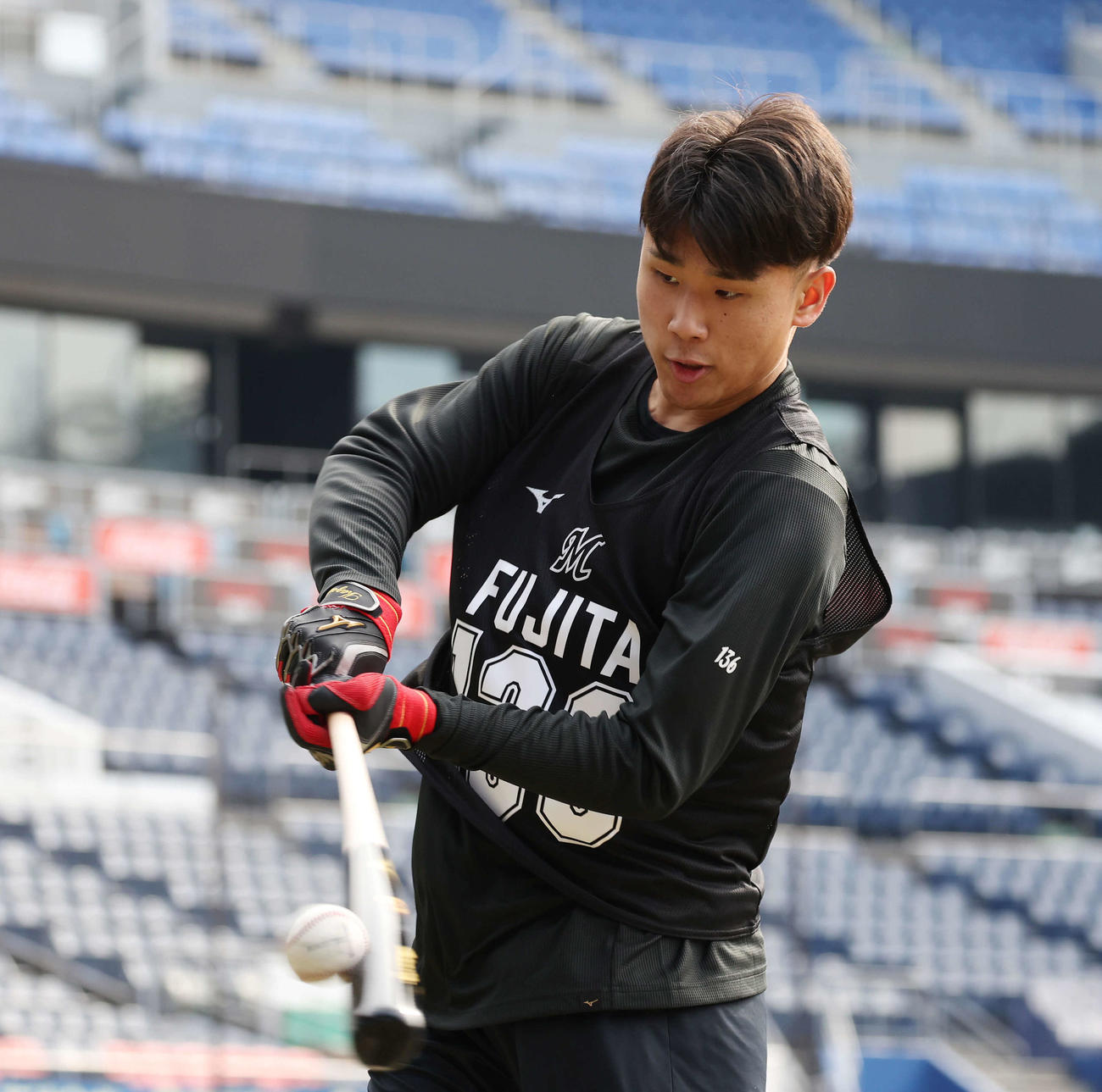 ロッテ藤田和樹（24年1月撮影）