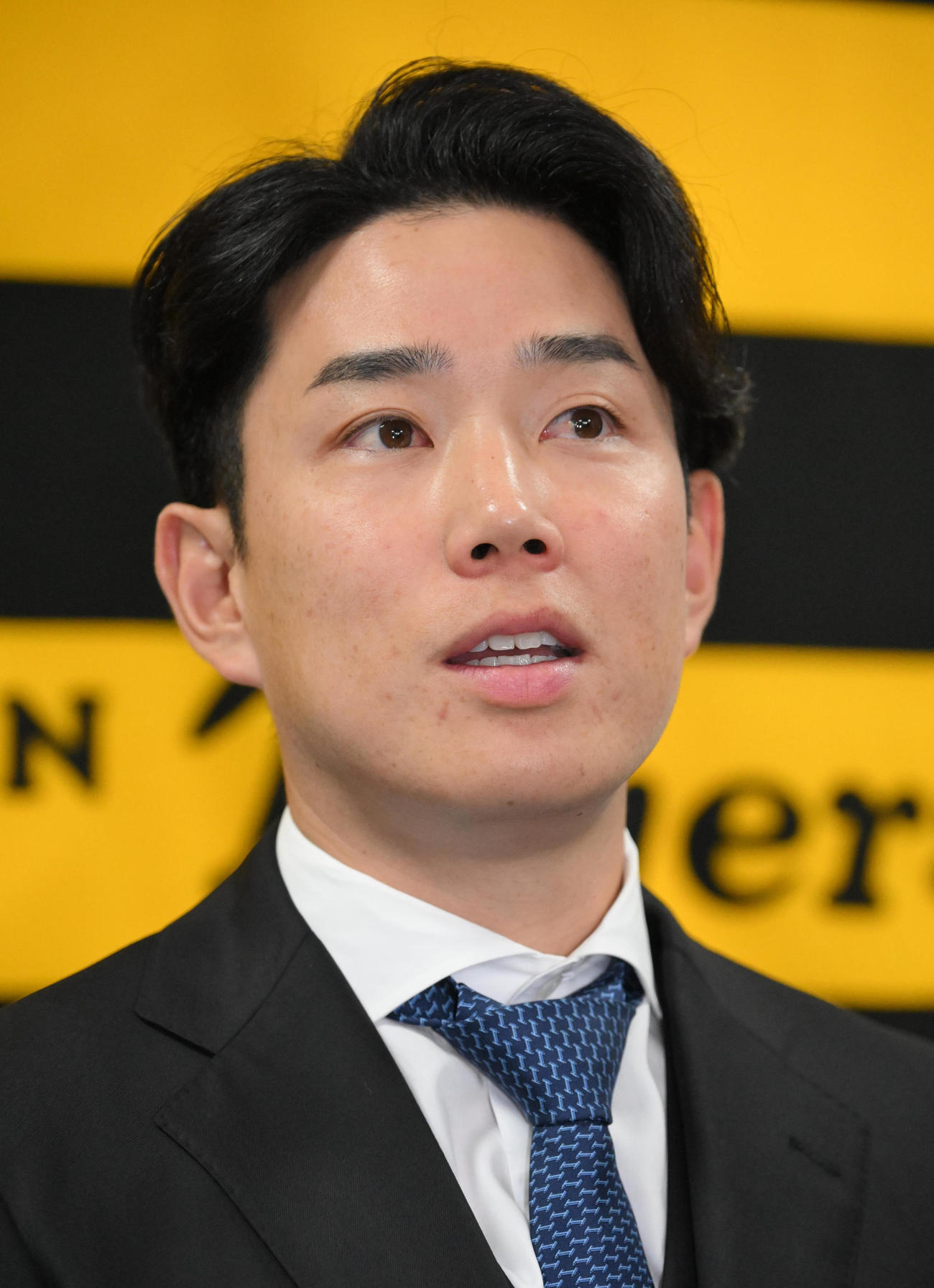 契約更改を終え会見する阪神糸原（撮影・石井愛子）