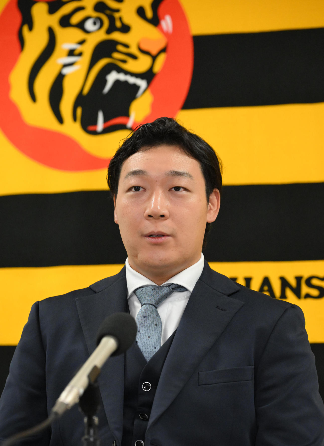 契約更改を終え会見する阪神大山（撮影・石井愛子）