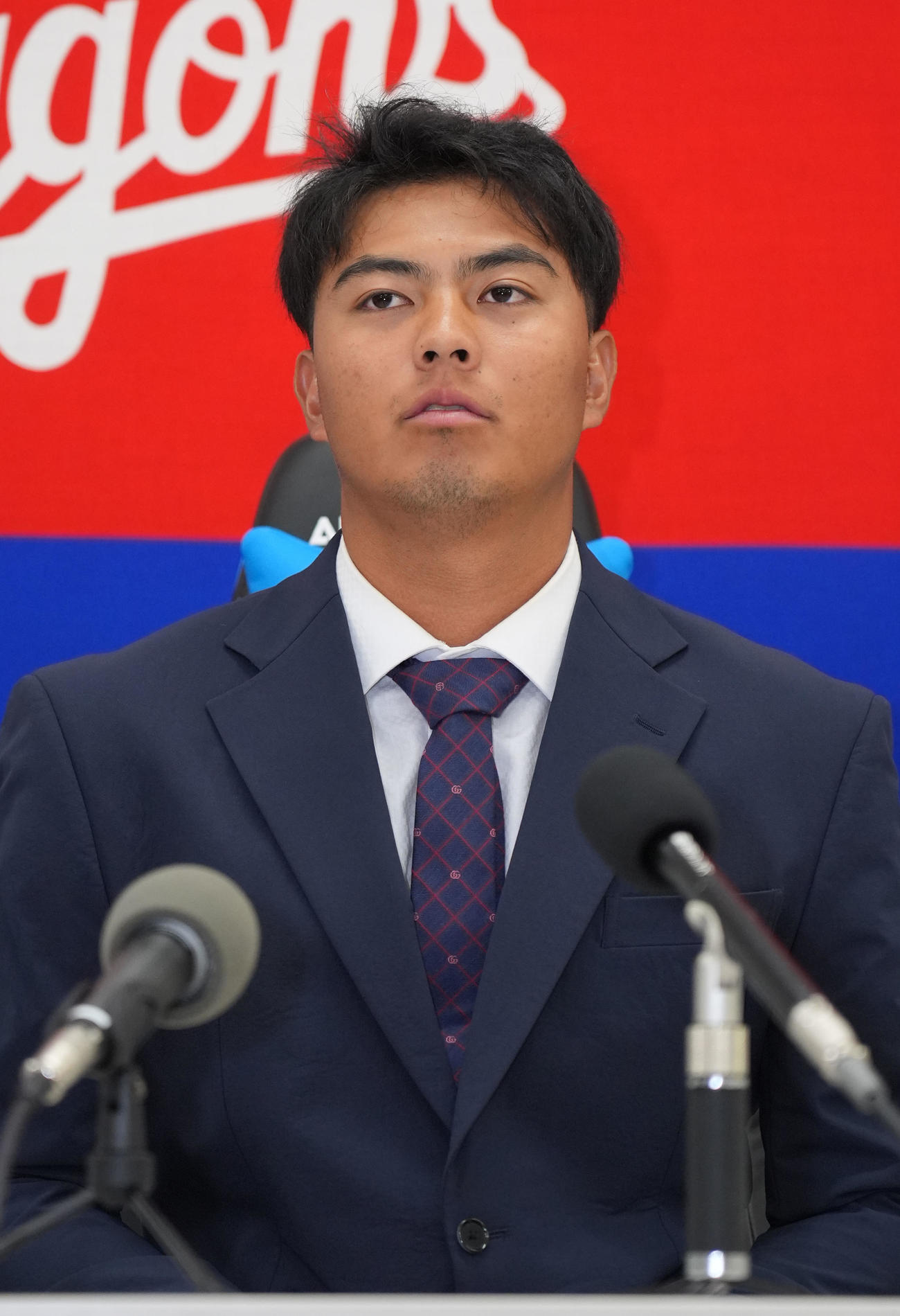 契約交渉を終え会見する土生（撮影・森本幸一）