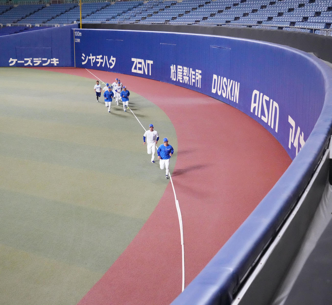 バンテリンドームで来季から設置されるテラス席の目安テープ