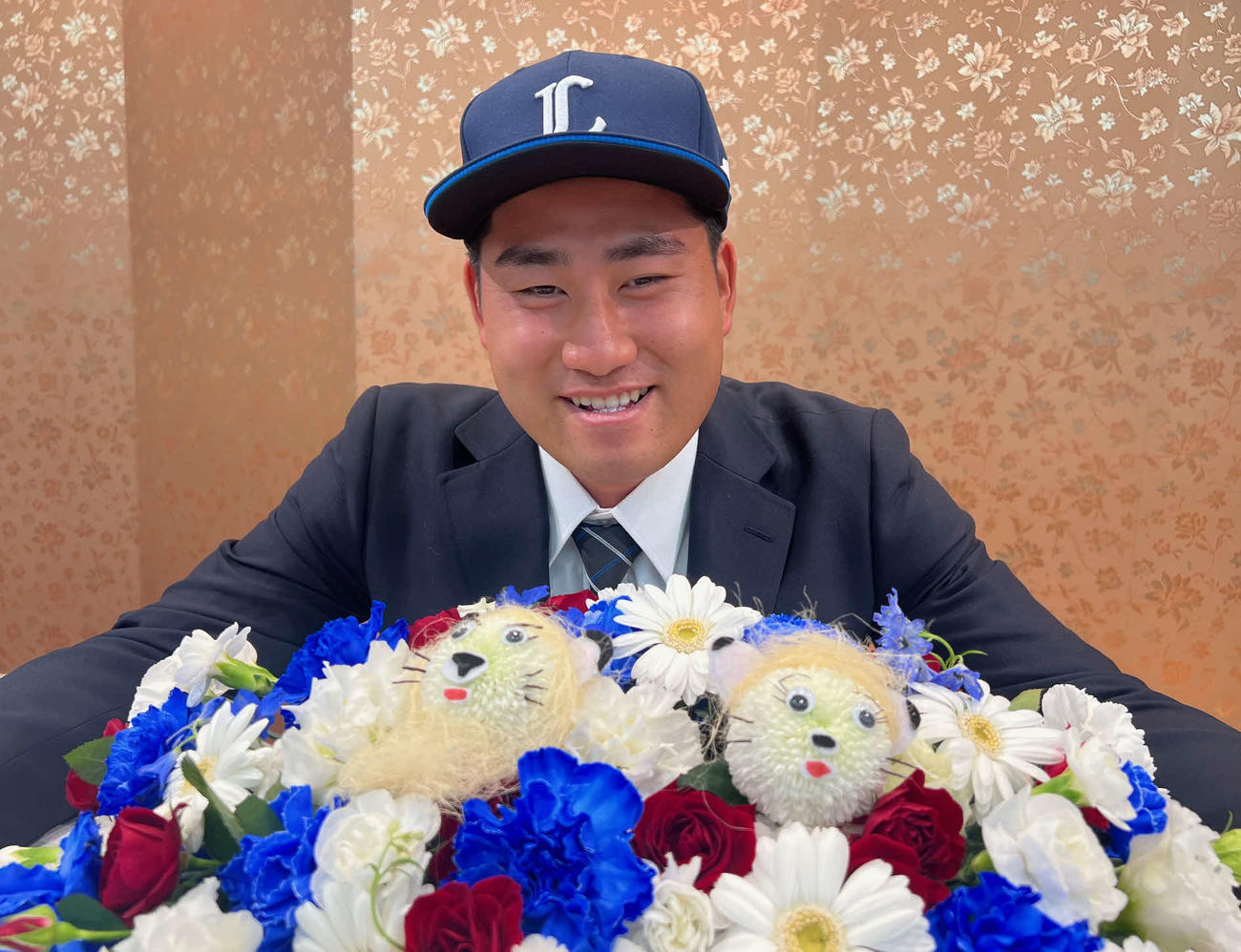 仮契約会見を行った西武2位岩城（撮影・金子真仁）