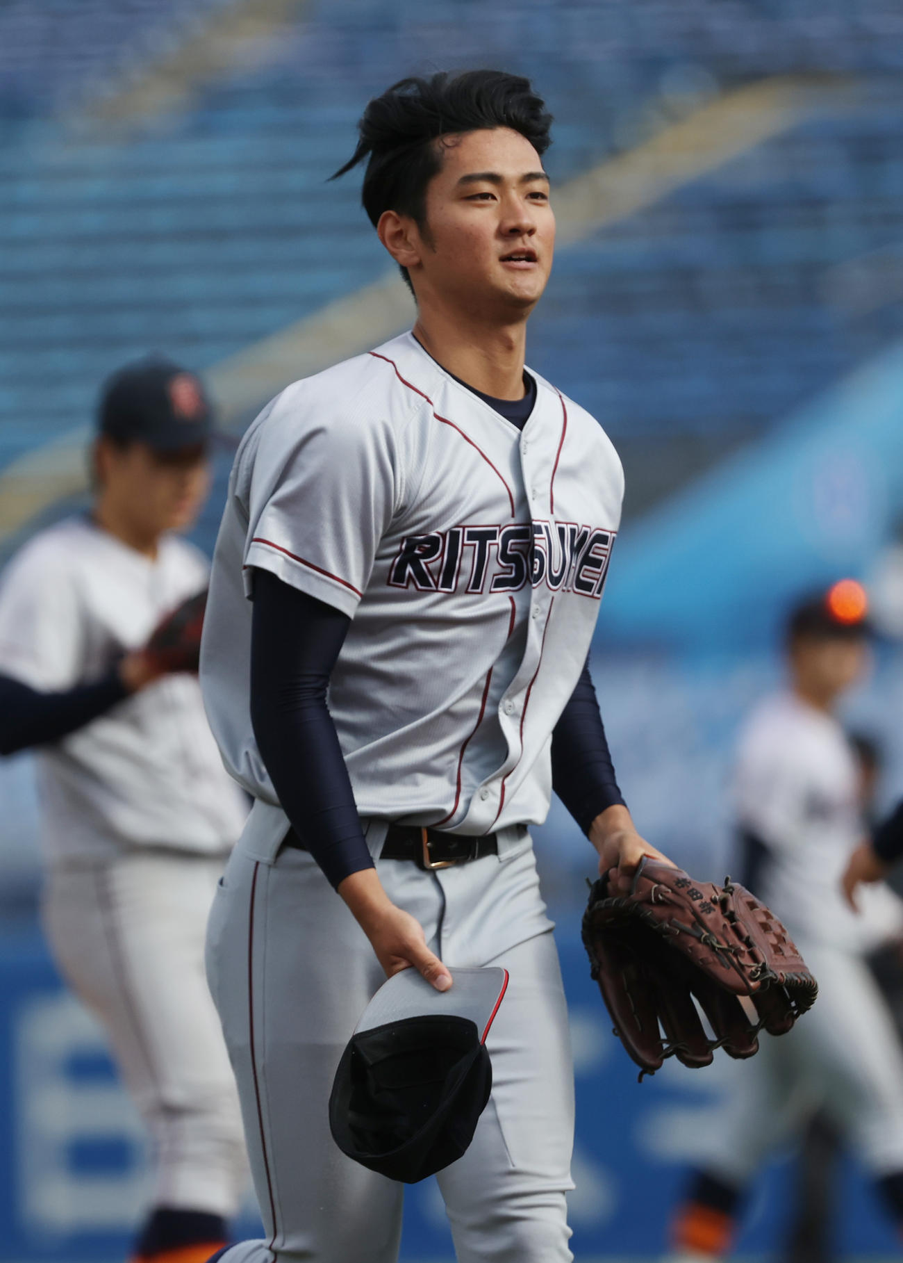 名城大対立命大　9回、有馬と交代しマウンドを降りる立命大・若田部（撮影・柴田隆二）