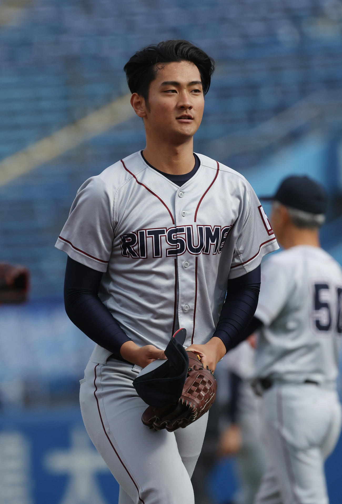 名城大対立命大　9回、有馬と交代しマウンドを降りる立命大・若田部（撮影・柴田隆二）