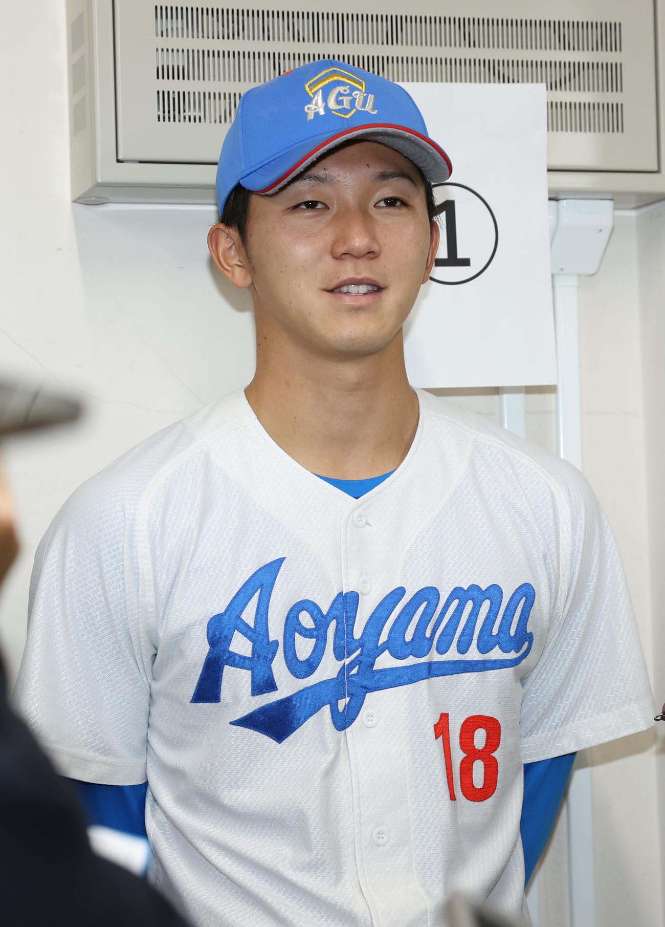 青学大対八戸学院大　記者の質問に答える青学大・鈴木（撮影・柴田隆二）