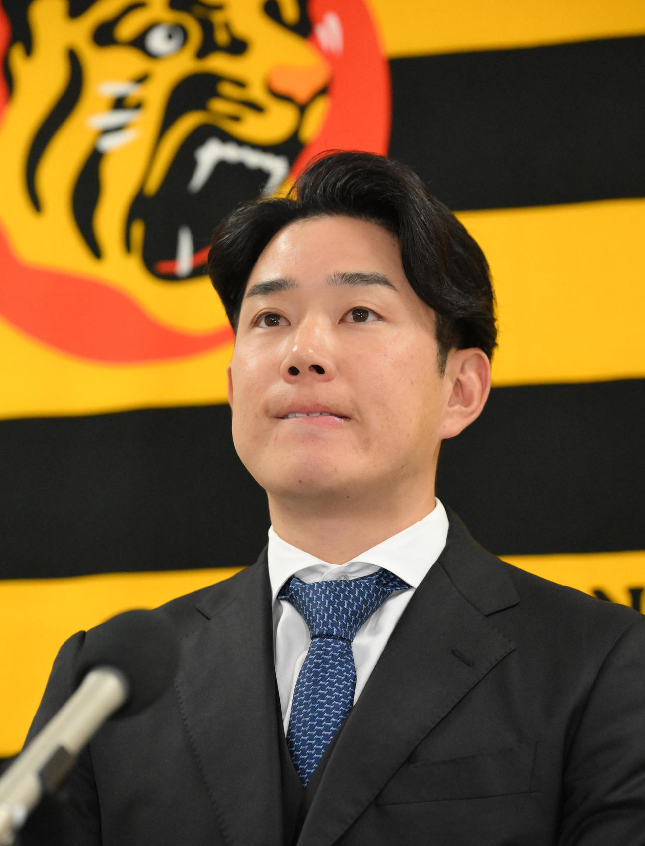 契約更改を終え会見する阪神糸原（撮影・石井愛子）
