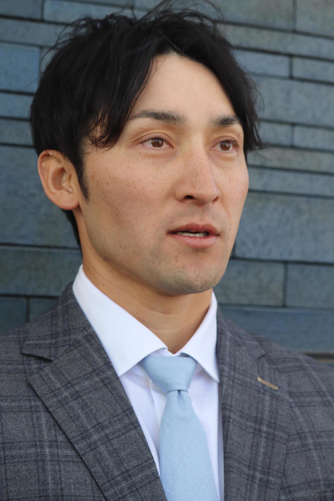 楽天への移籍が決まり、球団施設DOCKにあいさつに訪れたDeNA伊藤