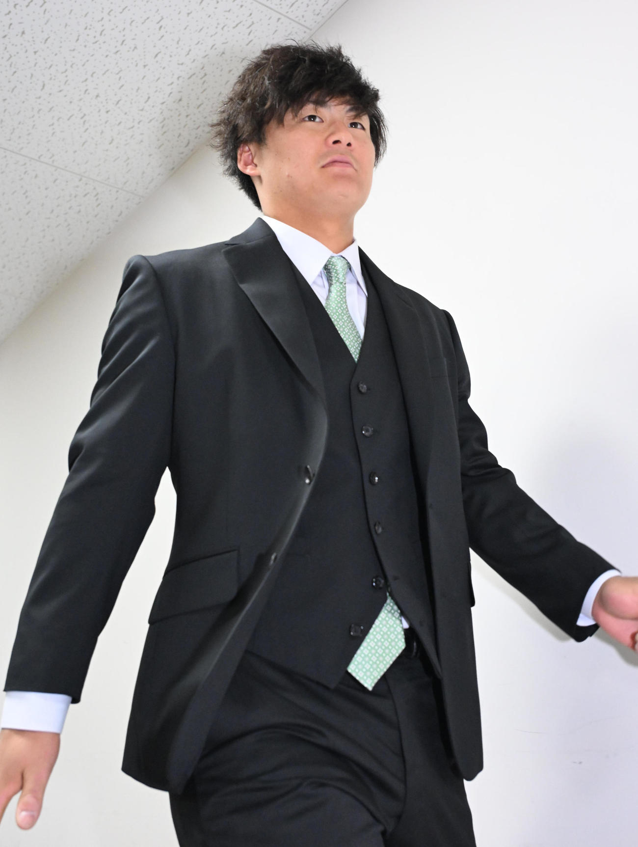 契約更改を終え会見する阪神前川（撮影・石井愛子）