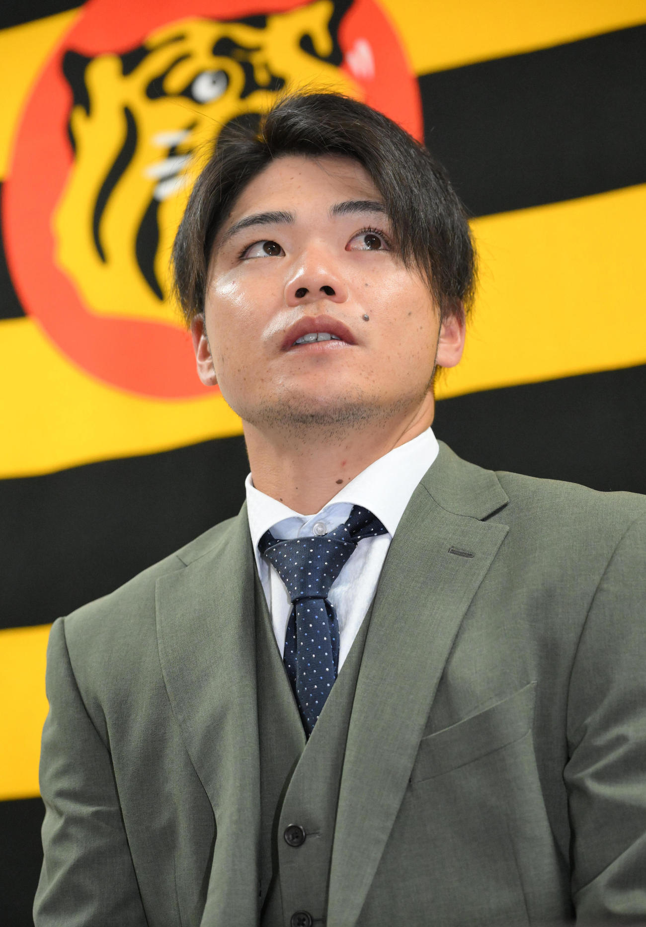 契約更改を終え会見する阪神小野寺（撮影・石井愛子）