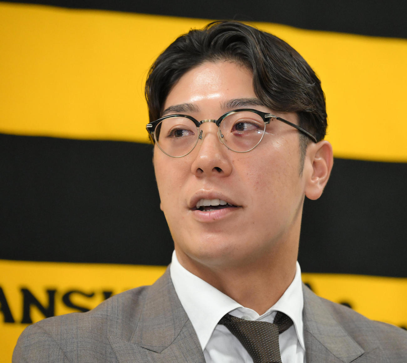 契約更改を終え会見する阪神豊田（撮影・石井愛子）