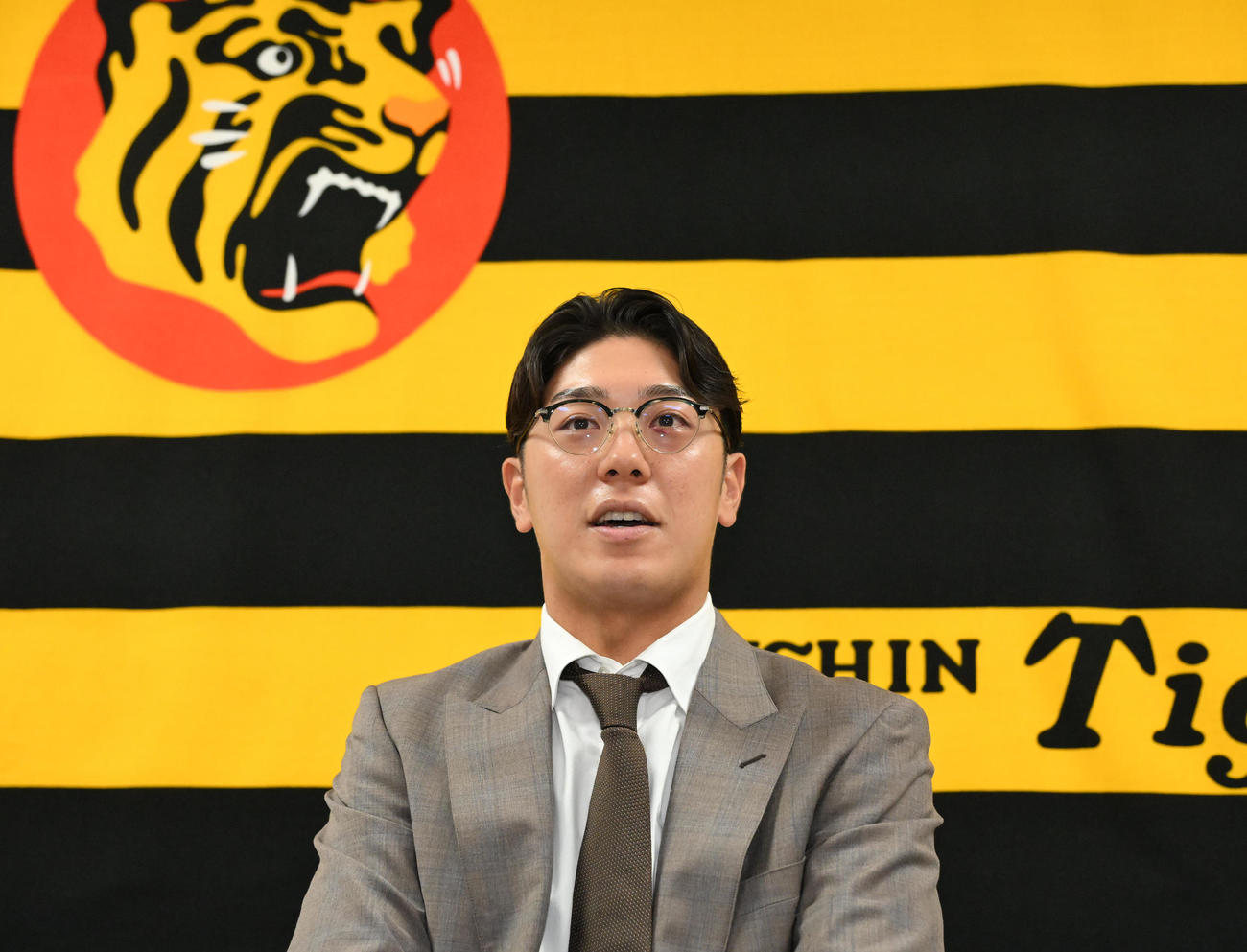 契約更改を終え会見する阪神豊田（撮影・石井愛子）
