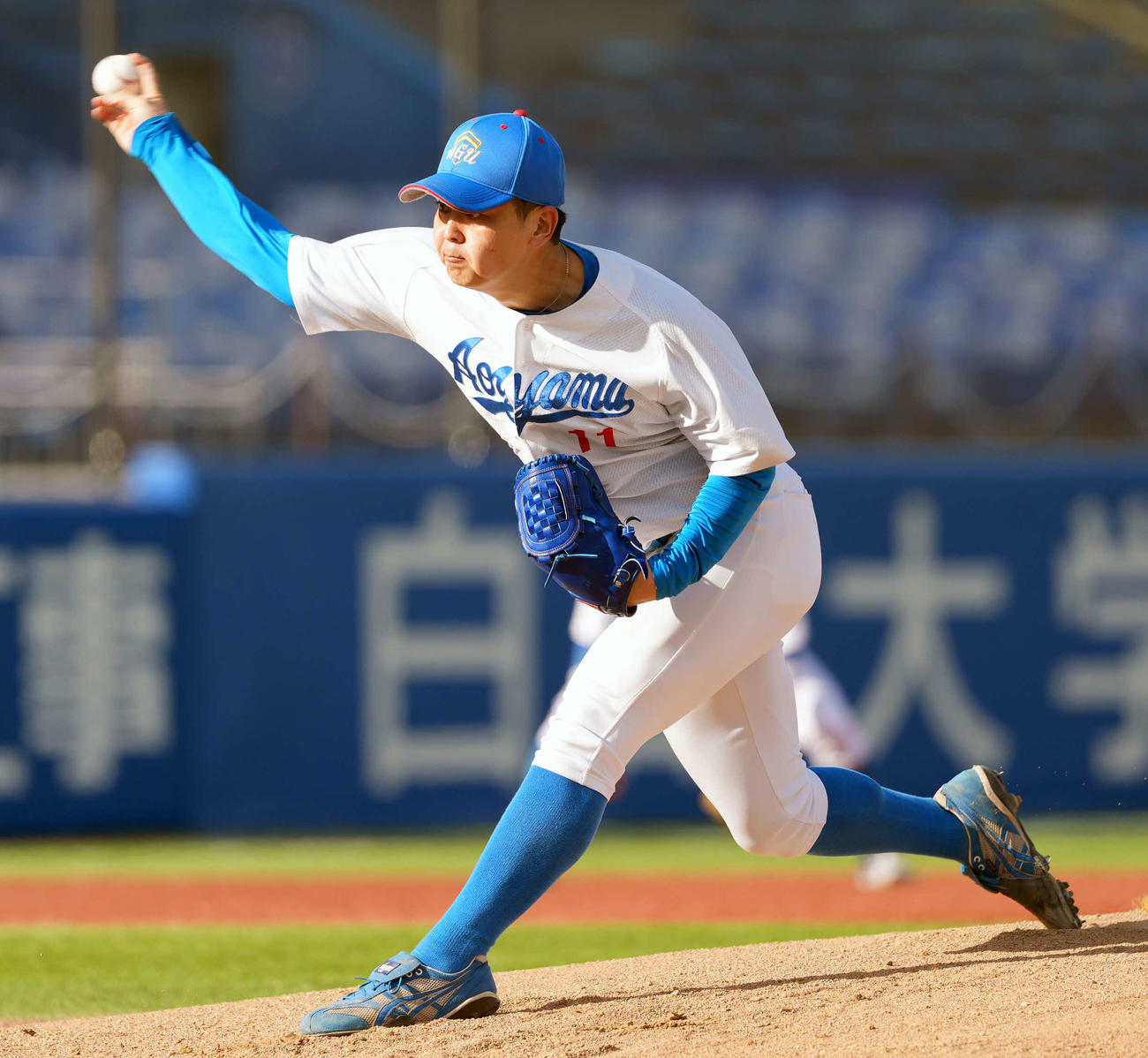 青学大対立命大　先発の青学大・中西（撮影・小島史椰）