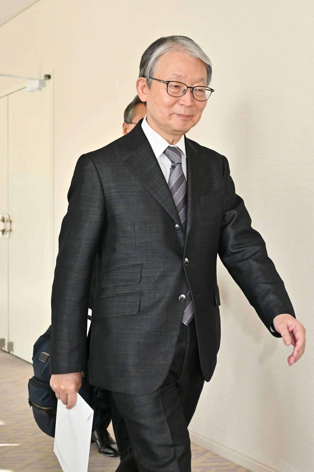 オーナー会議に臨む巨人山口寿一オーナー（撮影・滝沢徹郎）