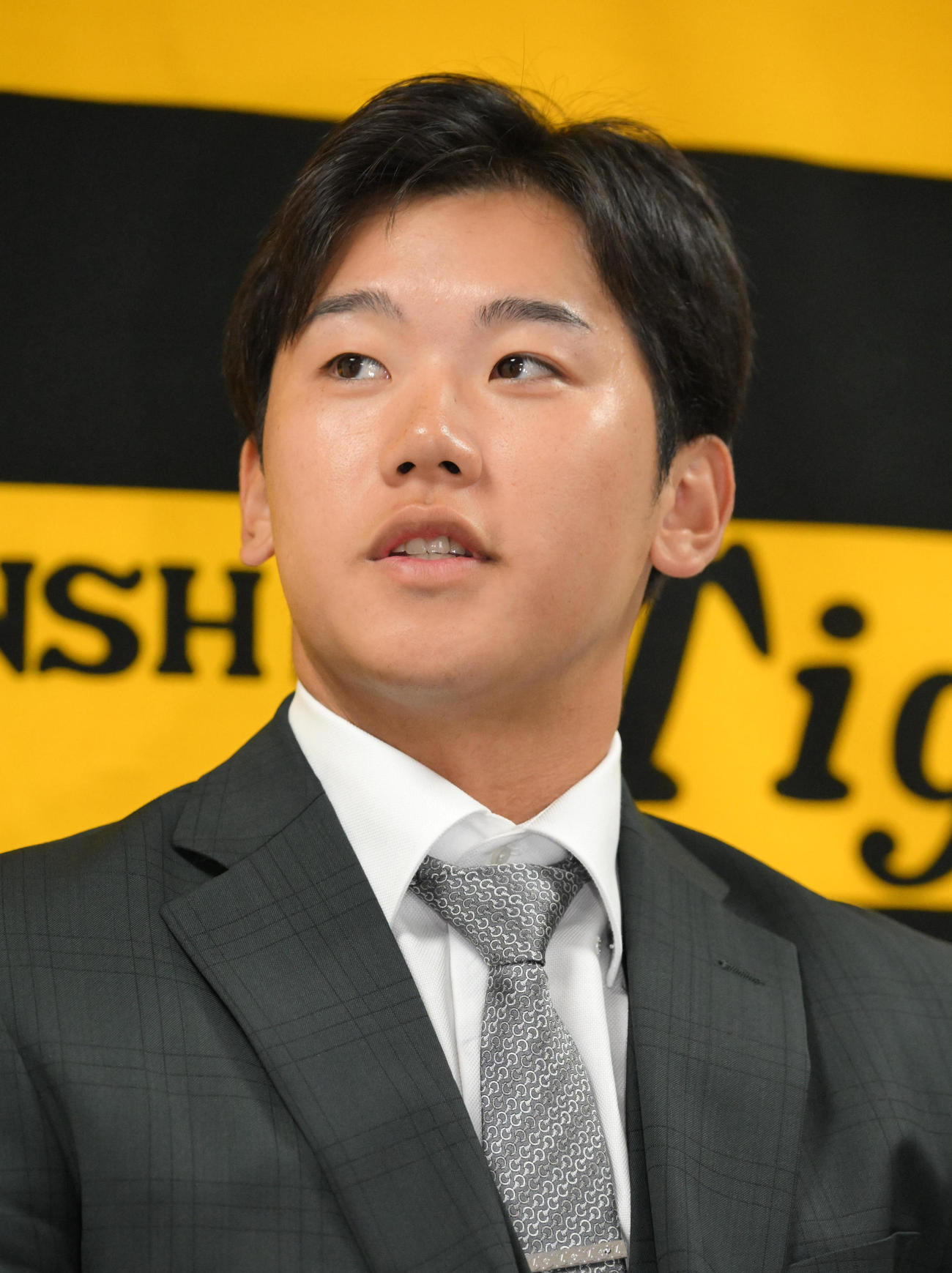 契約更改を終え会見する阪神門別（撮影・石井愛子）