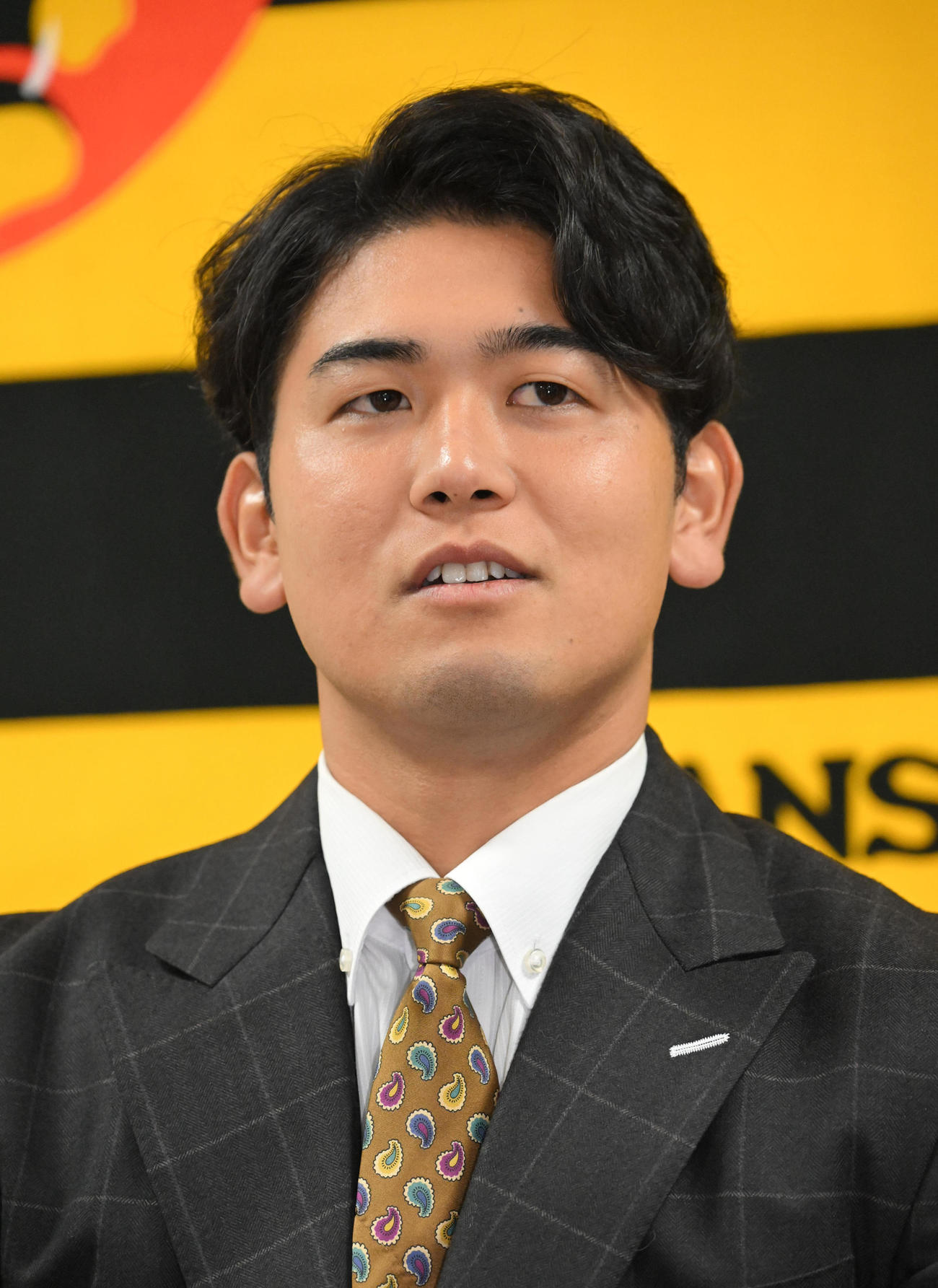 契約更改を終え会見する阪神岡留（撮影・石井愛子）