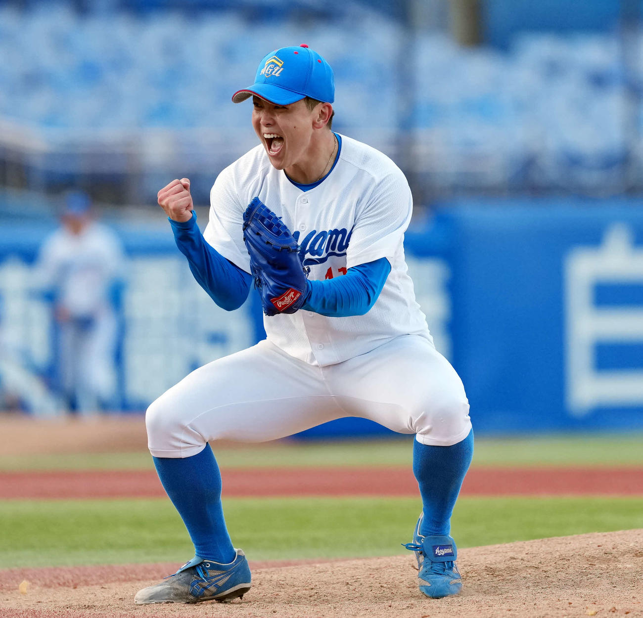 青学大対立命大　優勝し喜びを爆発させる青学大・中西（撮影・小島史椰）