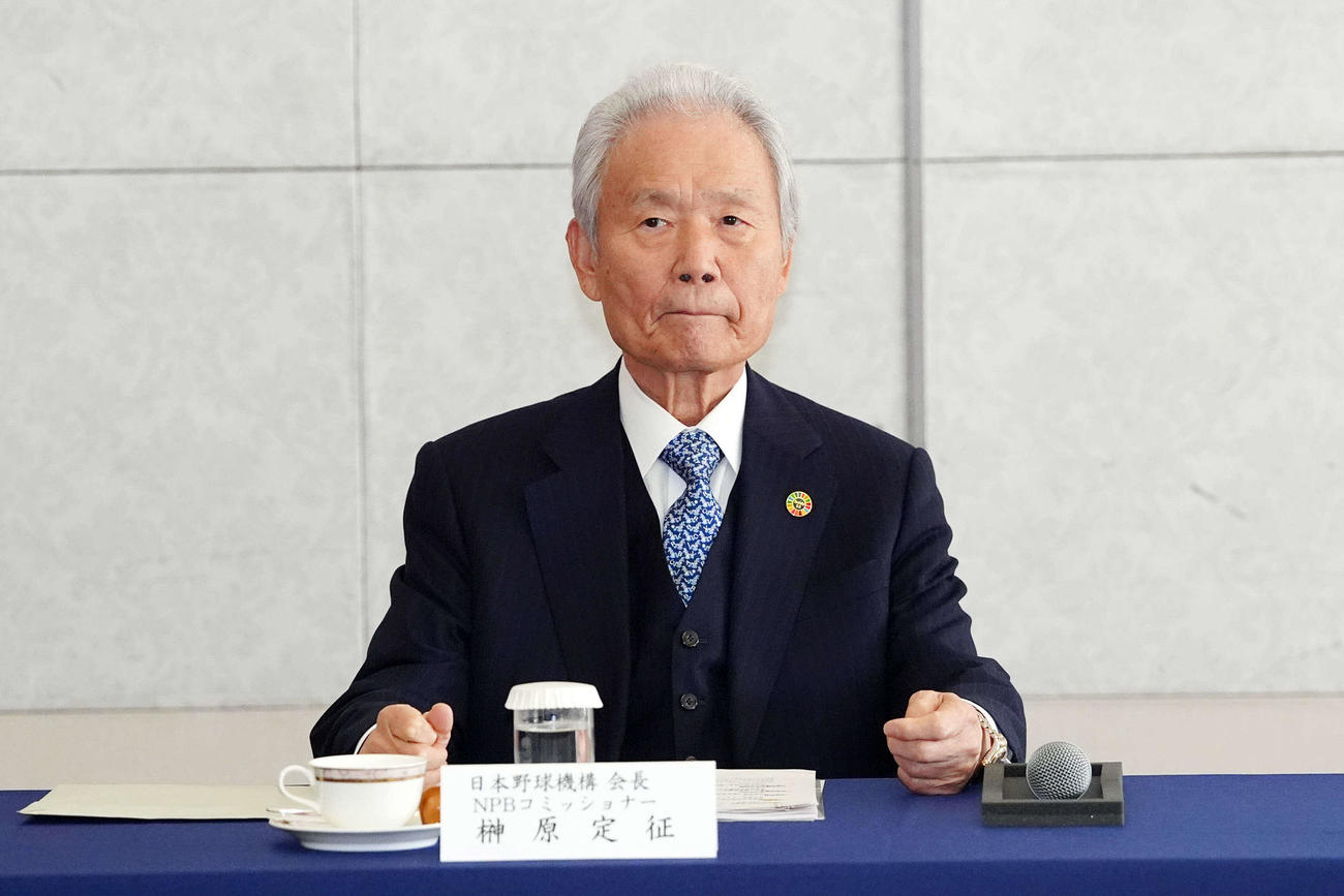 プロ野球オーナー会議に臨む榊原コミッショナー（撮影・江口和貴）