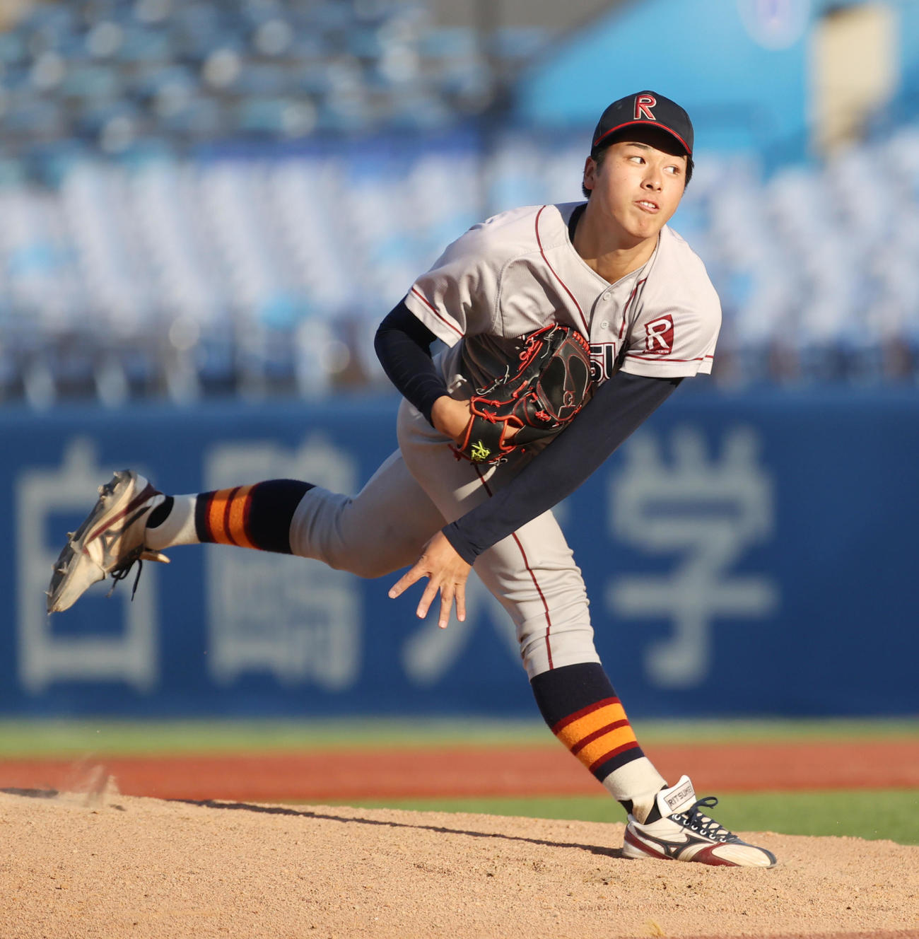 青学大対立命大　7回から登板した立命大・有馬（撮影・柴田隆二）