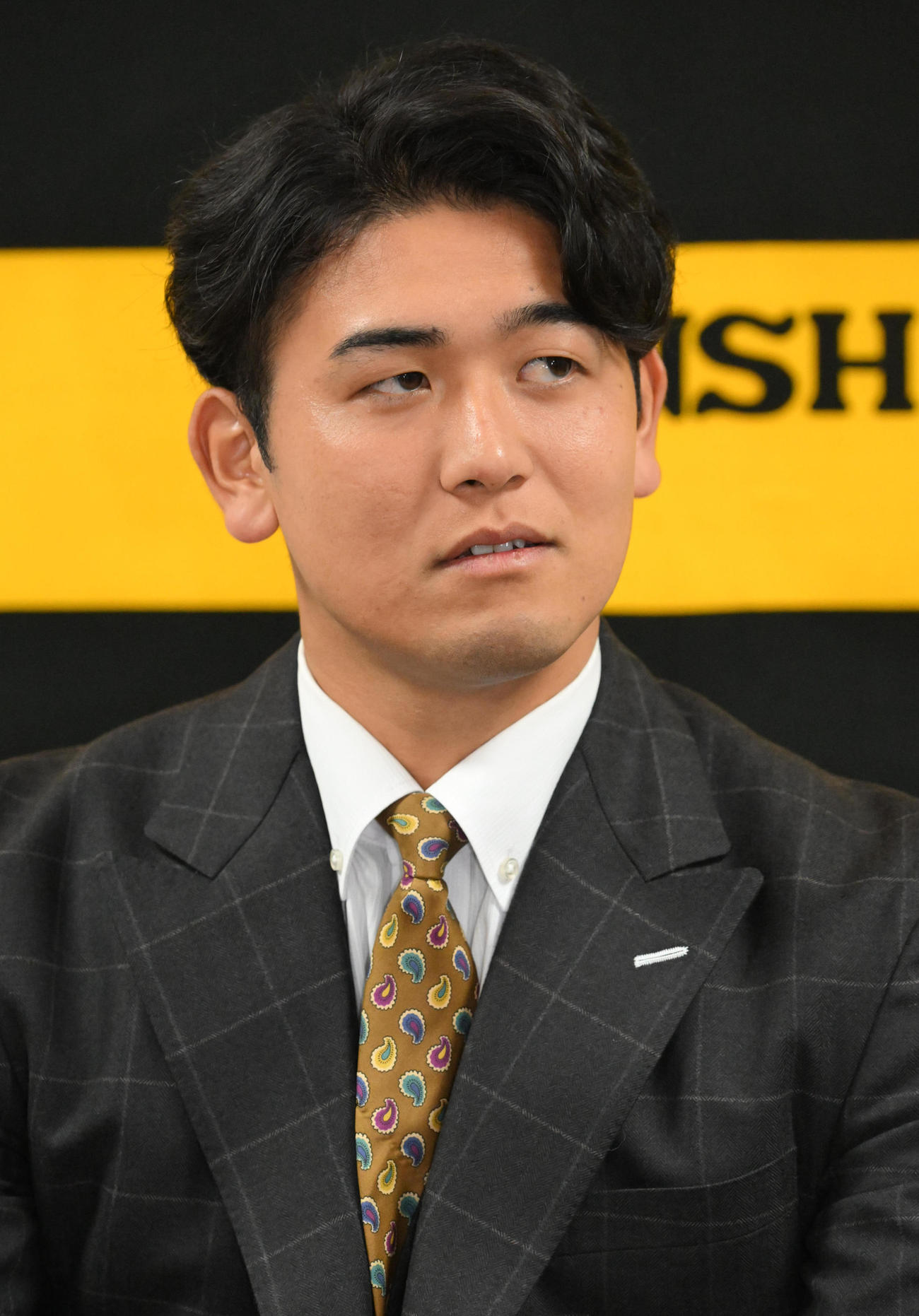 契約更改を終え会見する阪神岡留（撮影・石井愛子）