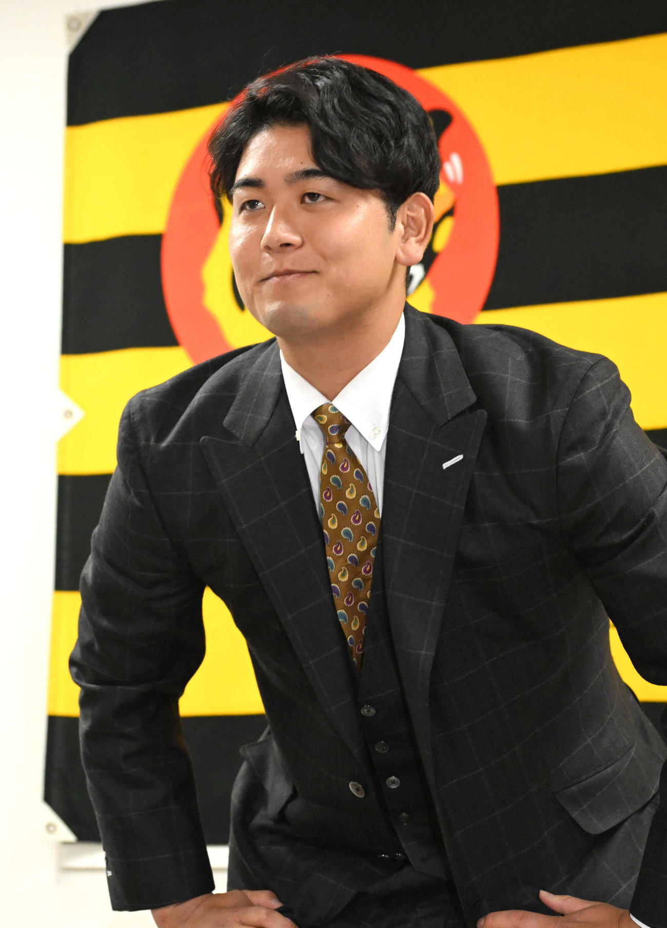 契約更改を終え会見する阪神岡留（撮影・石井愛子）
