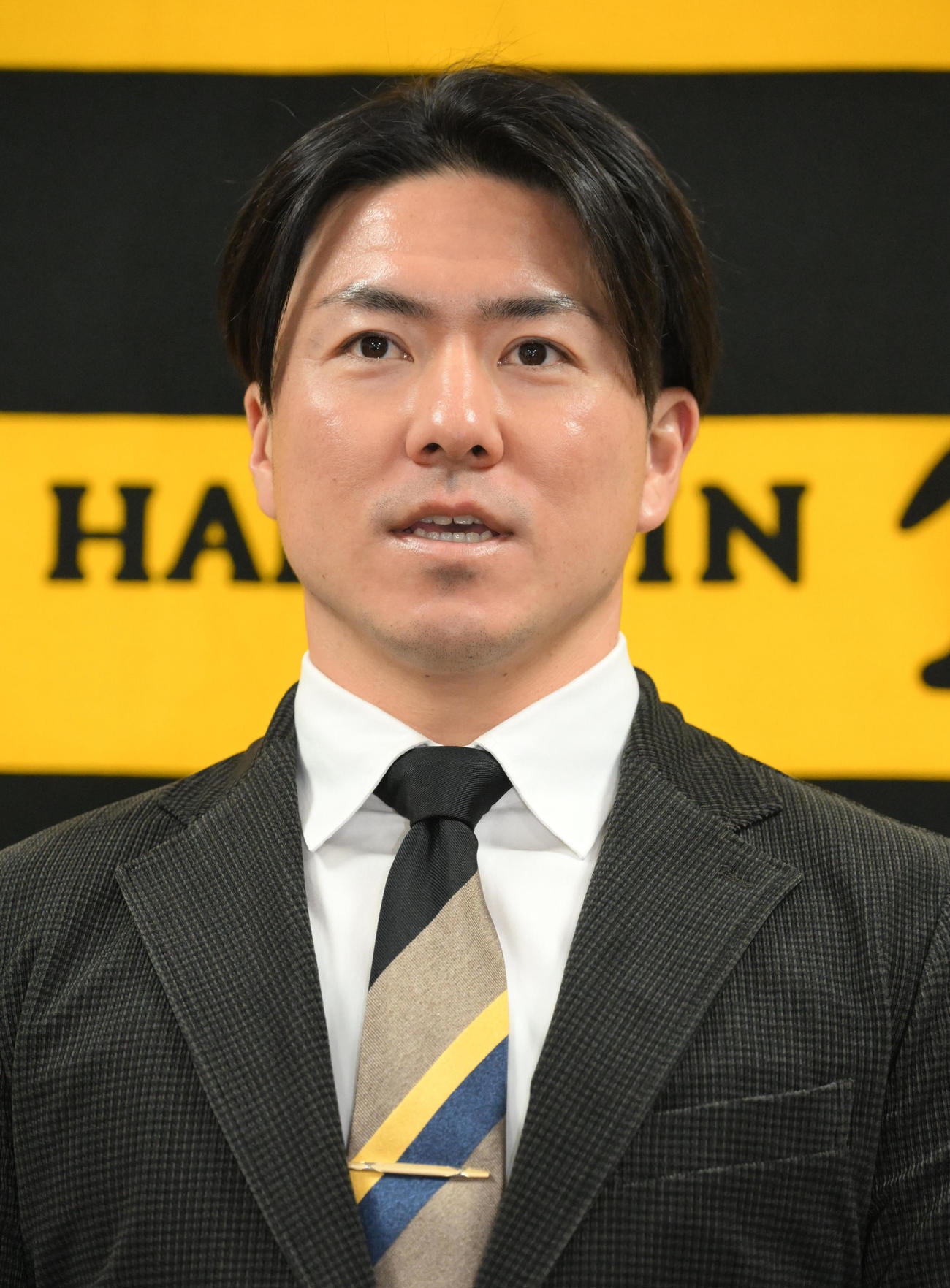 契約更改を終え会見する阪神長坂（撮影・石井愛子）