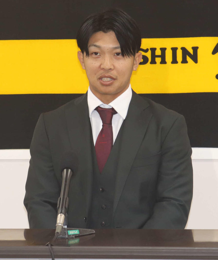 契約更改を行った阪神島田海吏外野手＝2025年11月20日、甲子園球場