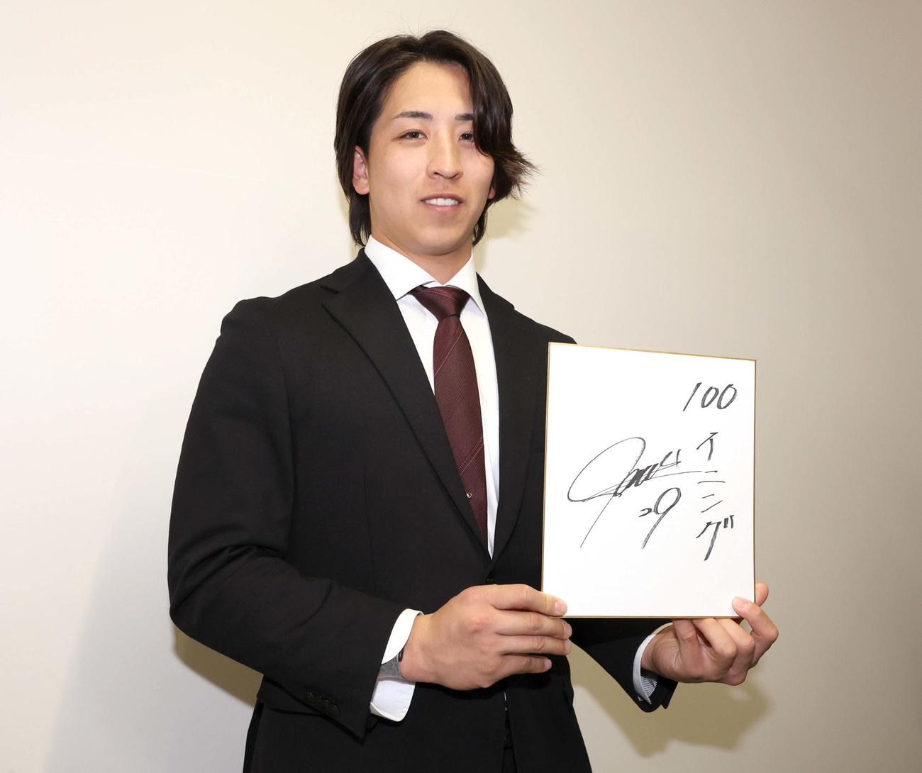 契約更改を終え来季目標に「100イニング」登板を掲げる日本ハム細野（撮影・黒川智章）