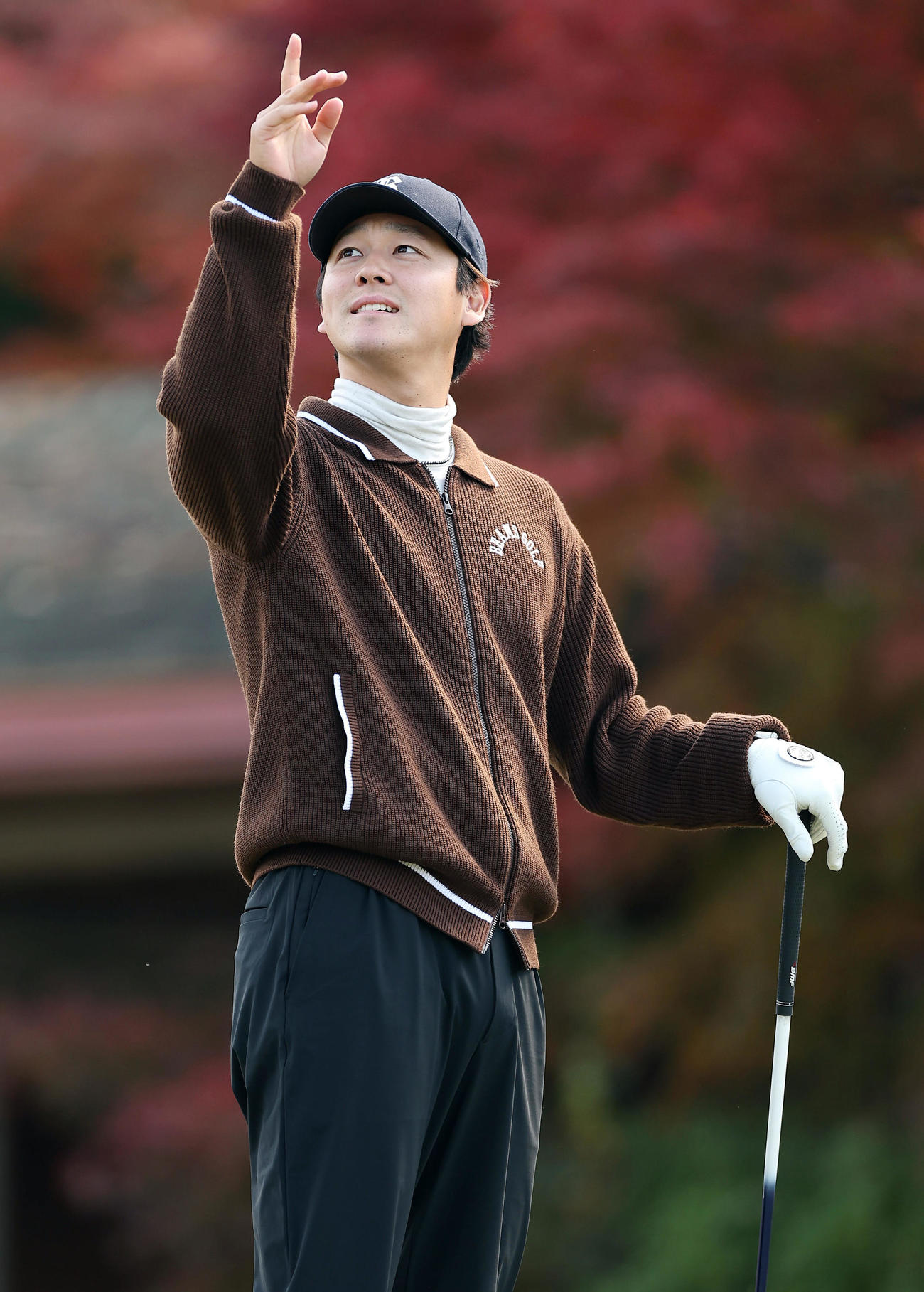 ティーショットに臨む阪神木下（撮影・前田充）