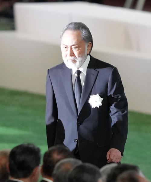 「お別れの言葉」を述べた北大路欣也（撮影・足立雅史）